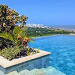 Piscinas Con Vista Increible, Bar, Musica Y Playa