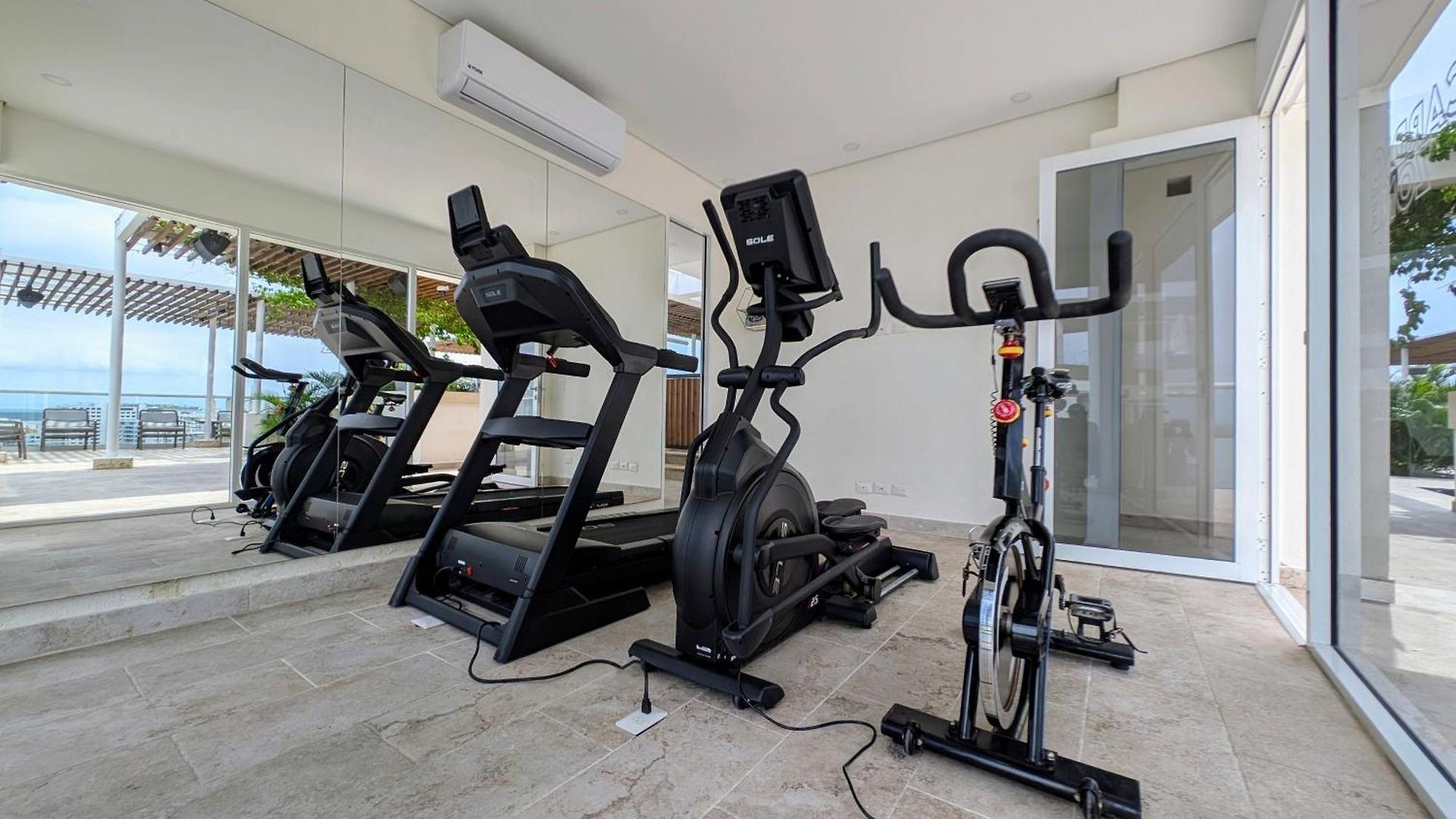Apartamento Piscinas Con Vista Increible, Bar, Música Y Playa *