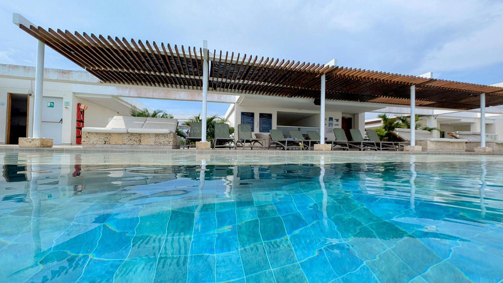 Piscinas Con Vista Increible, Bar, Música Y Playa Cartagena