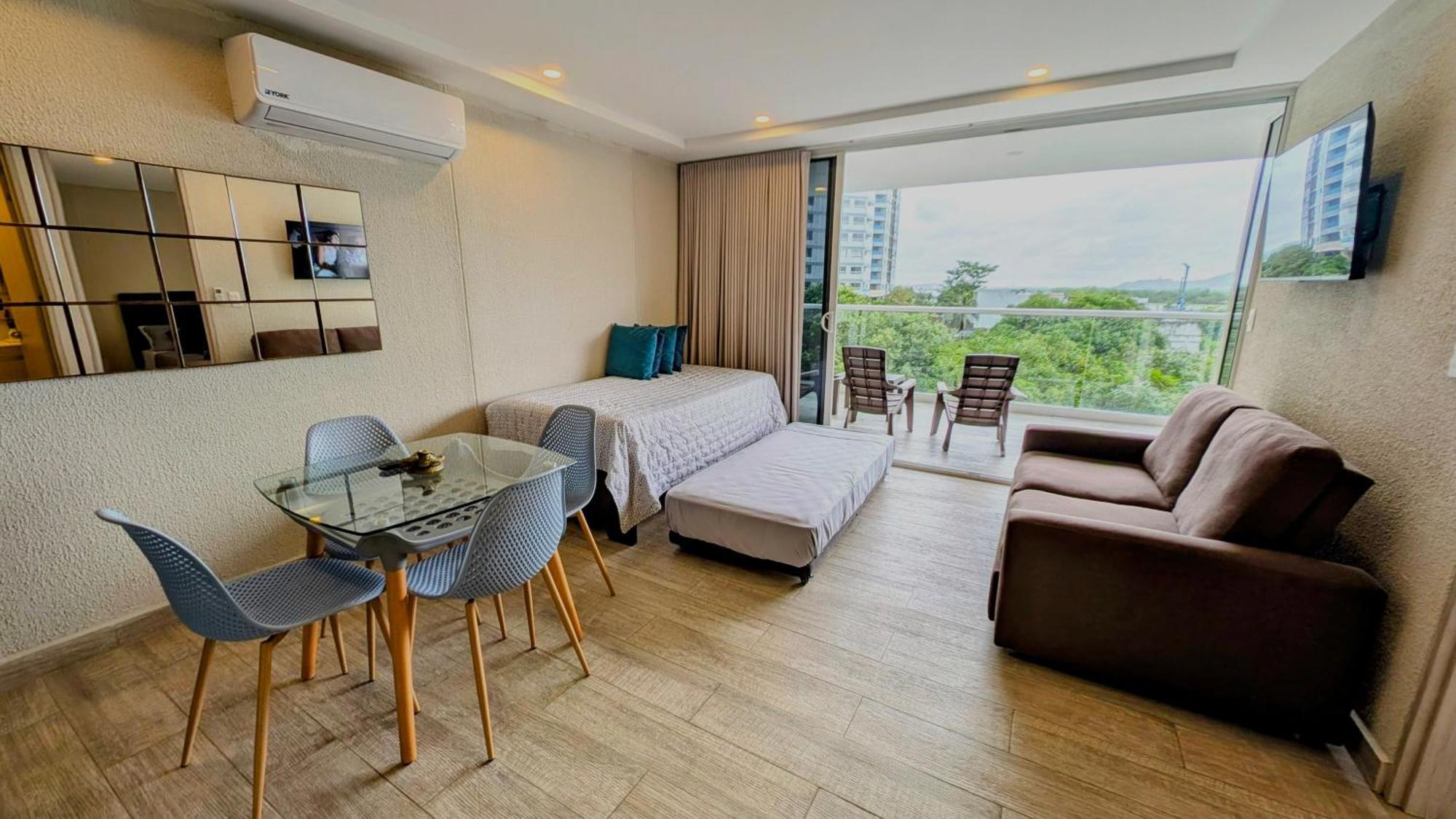 Piscinas Con Vista Increible, Bar, Música Y Playa