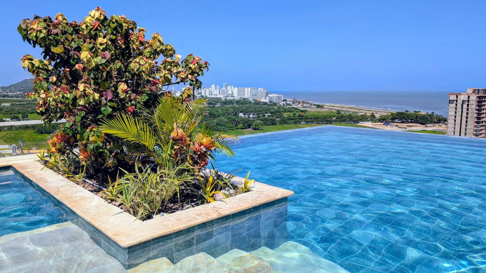 Piscinas Con Vista Increible, Bar, Música Y Playa